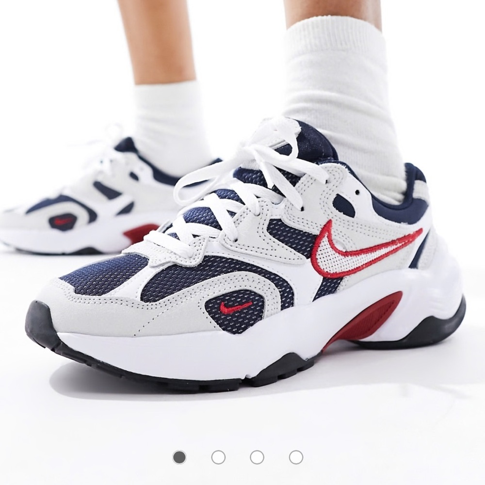 Nike White and Blue Sneakers with Red Details size 8.5